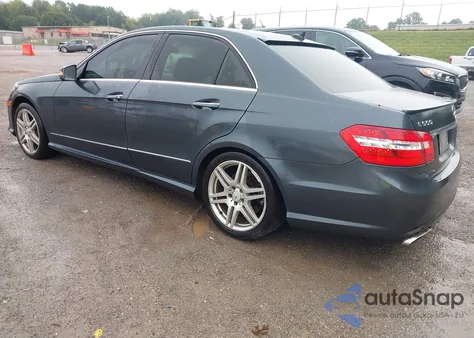 2010 Mercedes-Benz E 550 from USA, damaged, VIN WDDHF7CB9AA027075